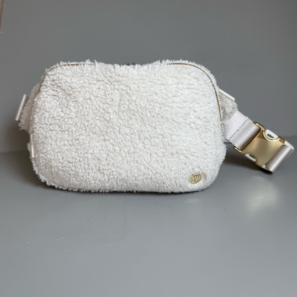 Lululemon Everywhere Belt Bag Fleece O/S